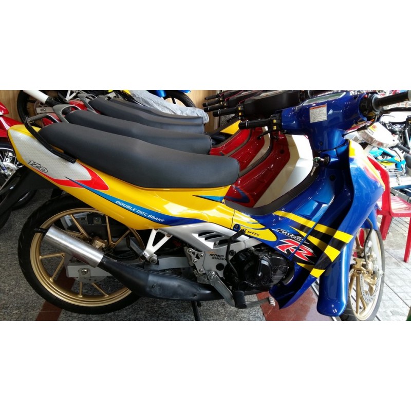 Xe máy Suzuki RGX đời 2003 thét giá 888 triệu tại Sài Gòn  Báo Kiến Thức